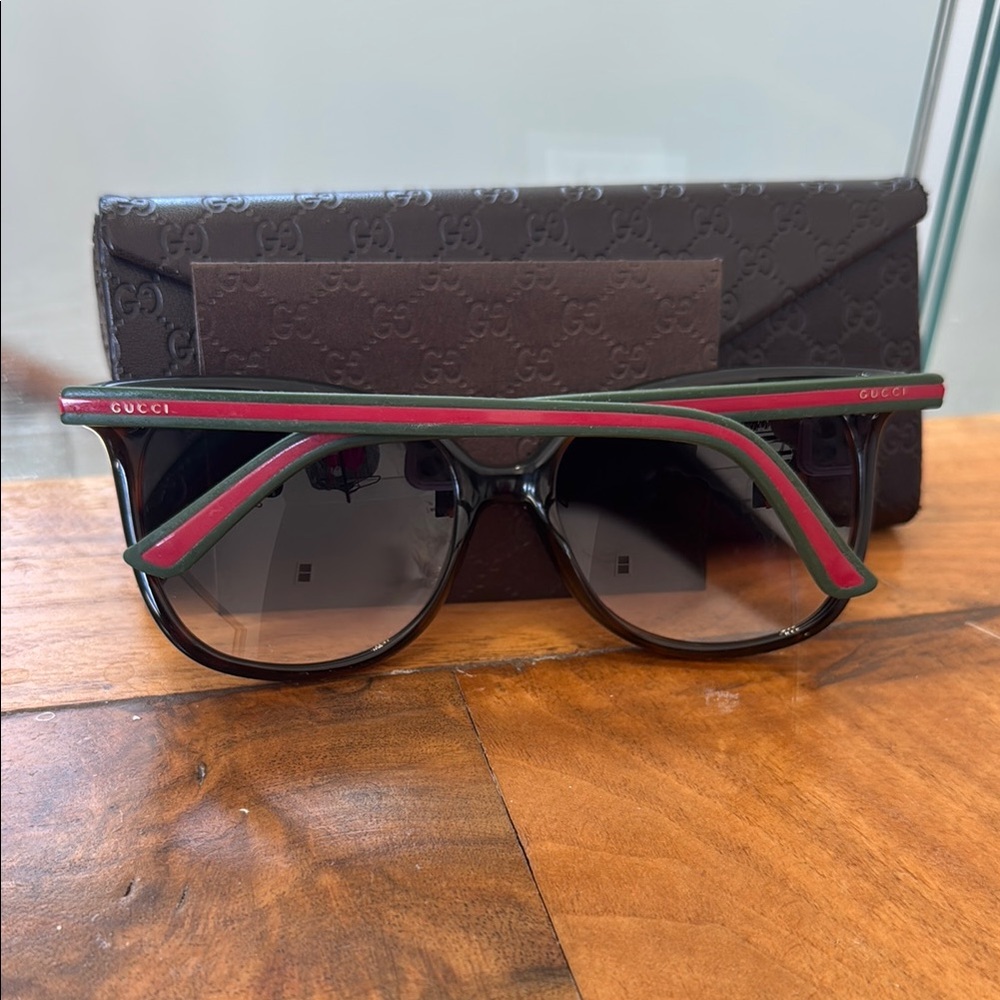 Gucci Brown and Green Sunglasses Stylish Accessories - Picture 4 of 5